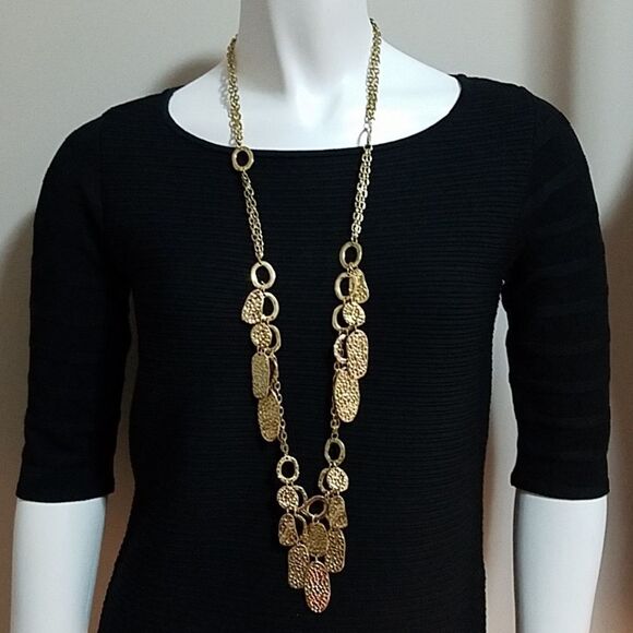 Jewelry - Gold Tone Chain Dangling Necklace